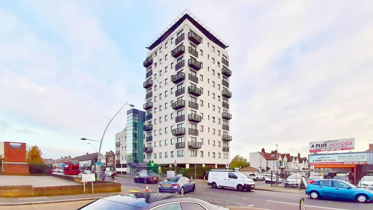 High Road, Chadwell Heath, RM6