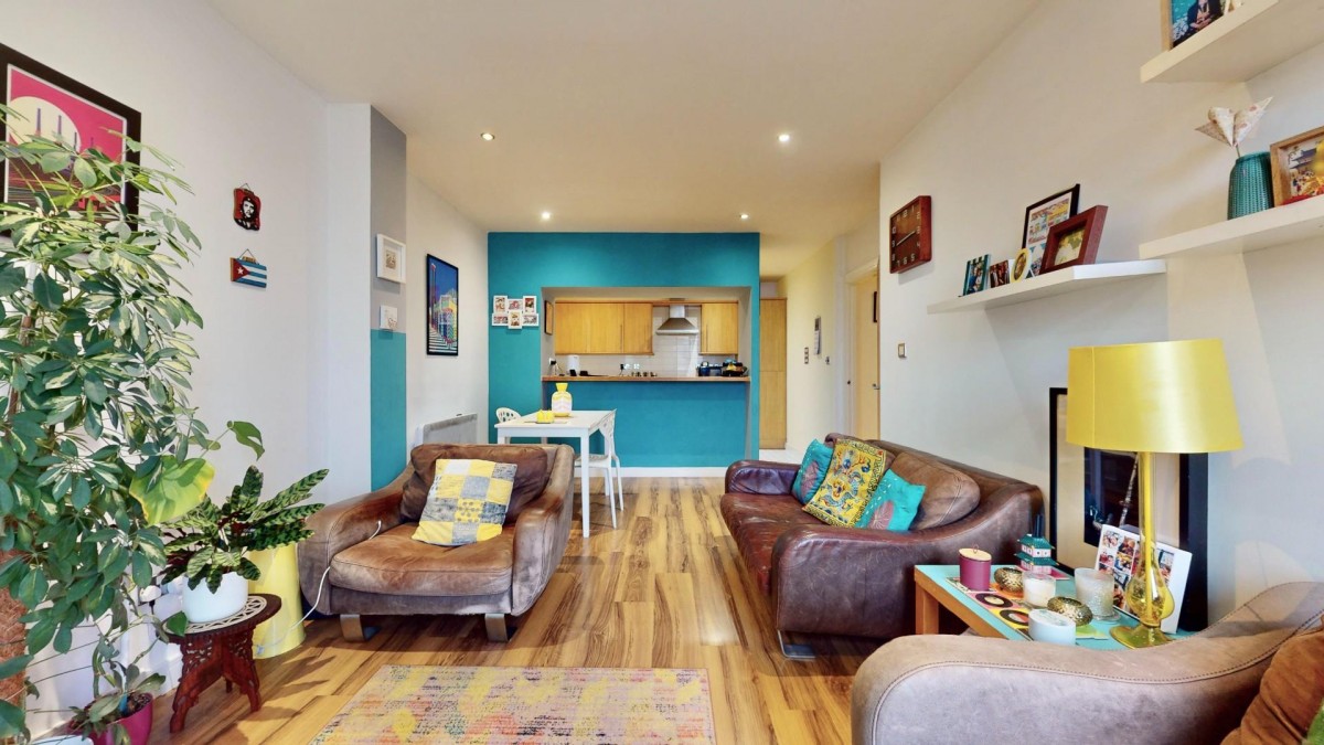 High Road, Chadwell Heath, RM6