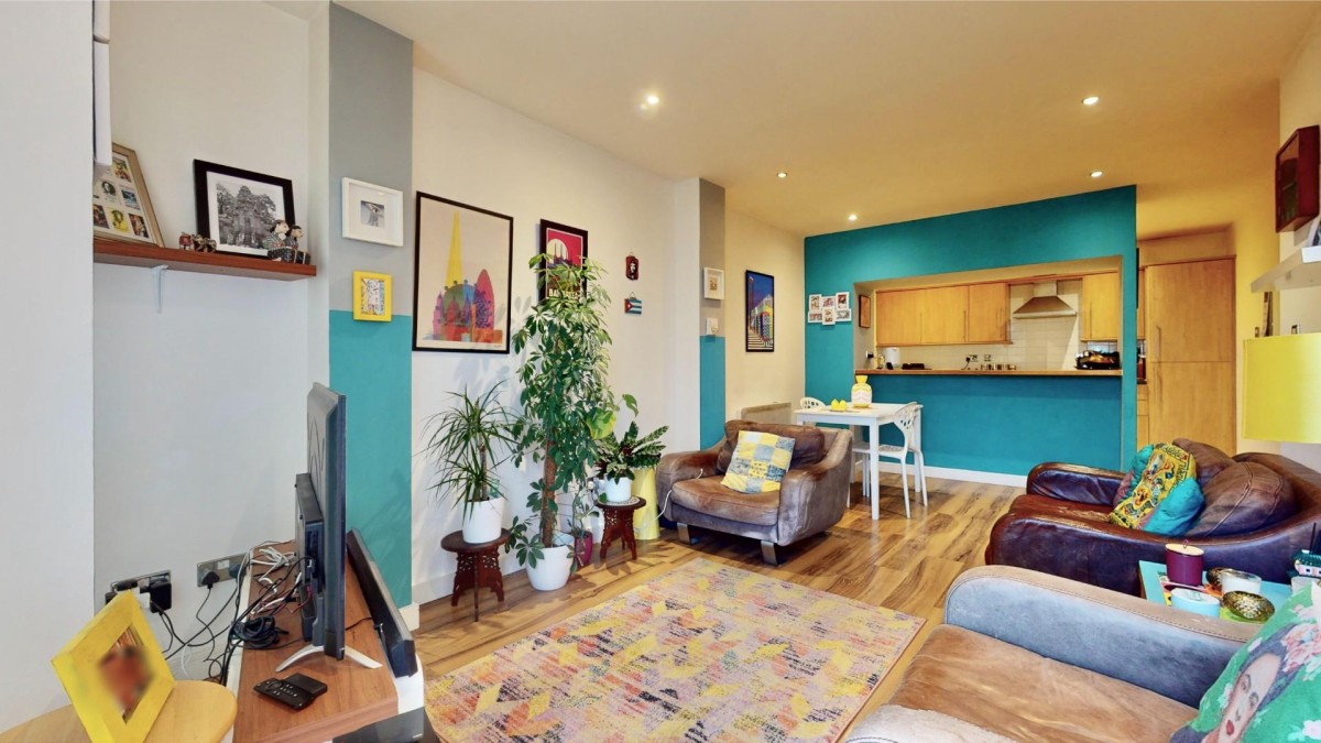 High Road, Chadwell Heath, RM6