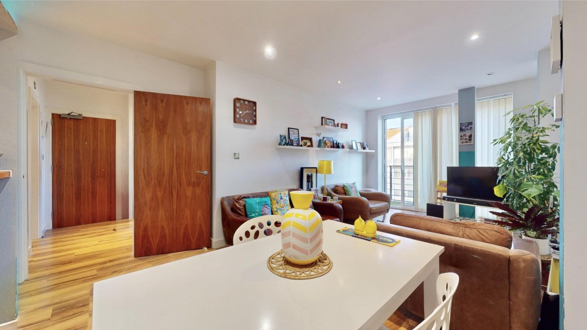 High Road, Chadwell Heath, RM6