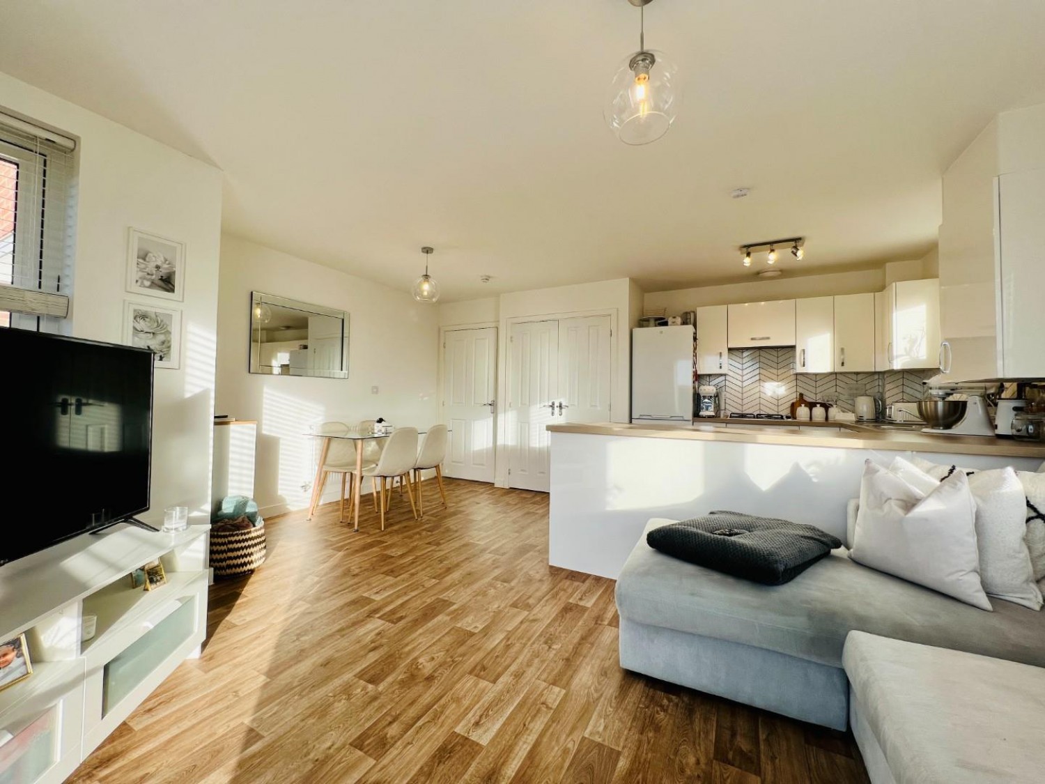 Top floor apartment, Repton Park!