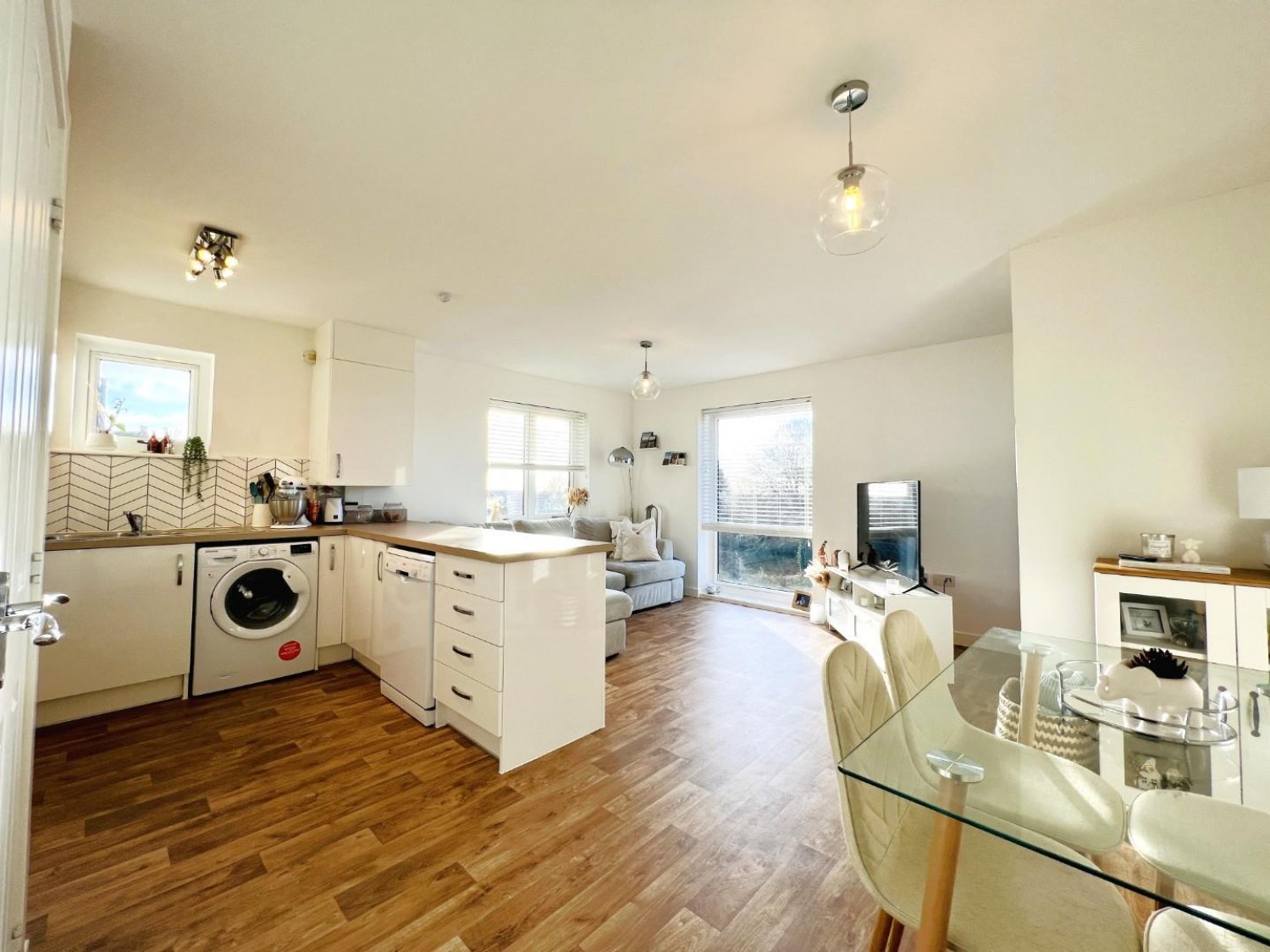 Top floor apartment, Repton Park!