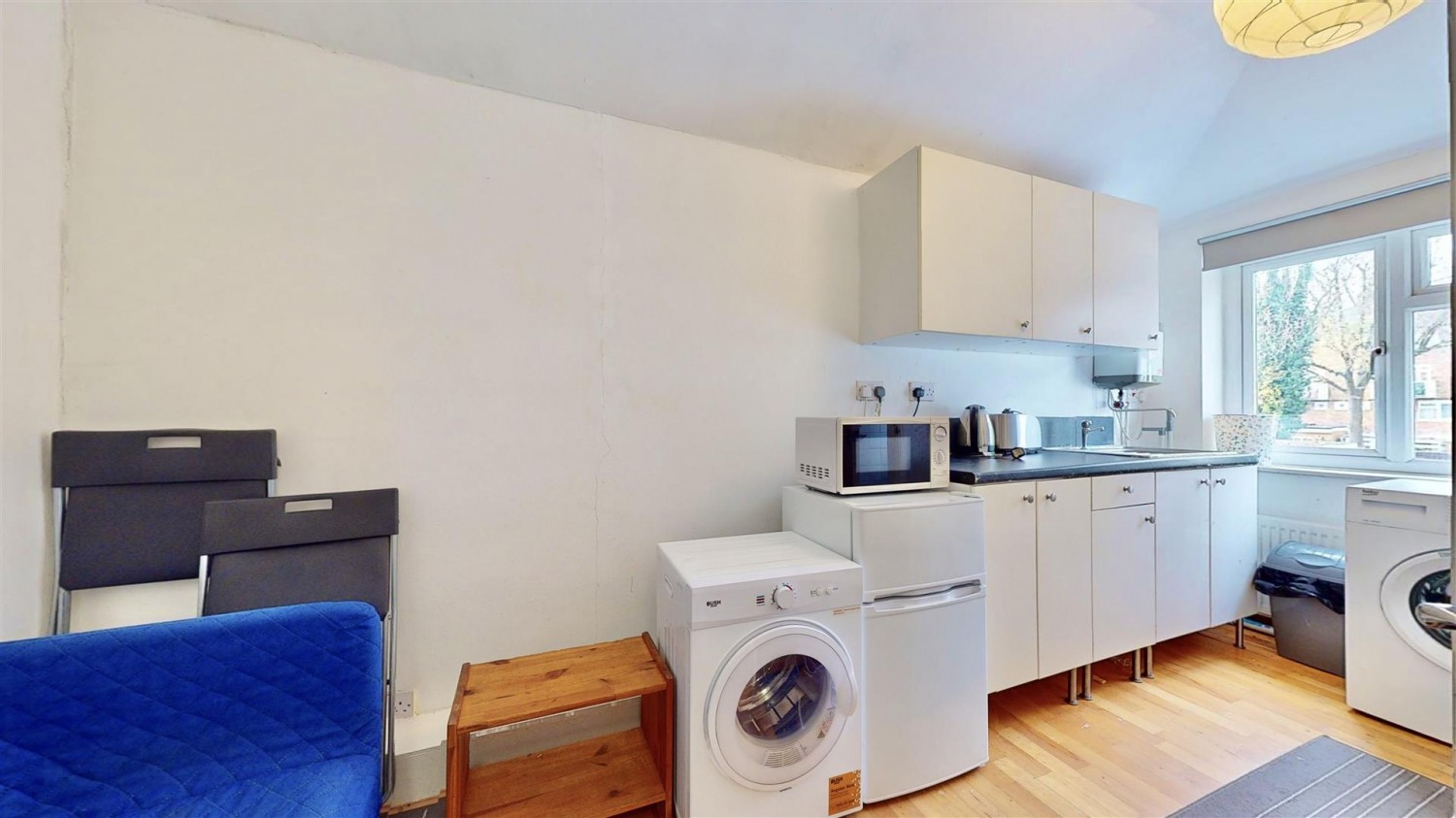 Saville Road, Chadwell Heath, RM6