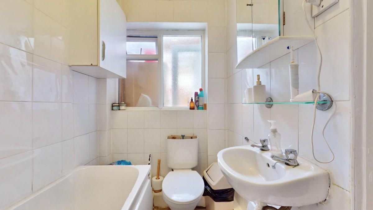Saville Road, Chadwell Heath, RM6