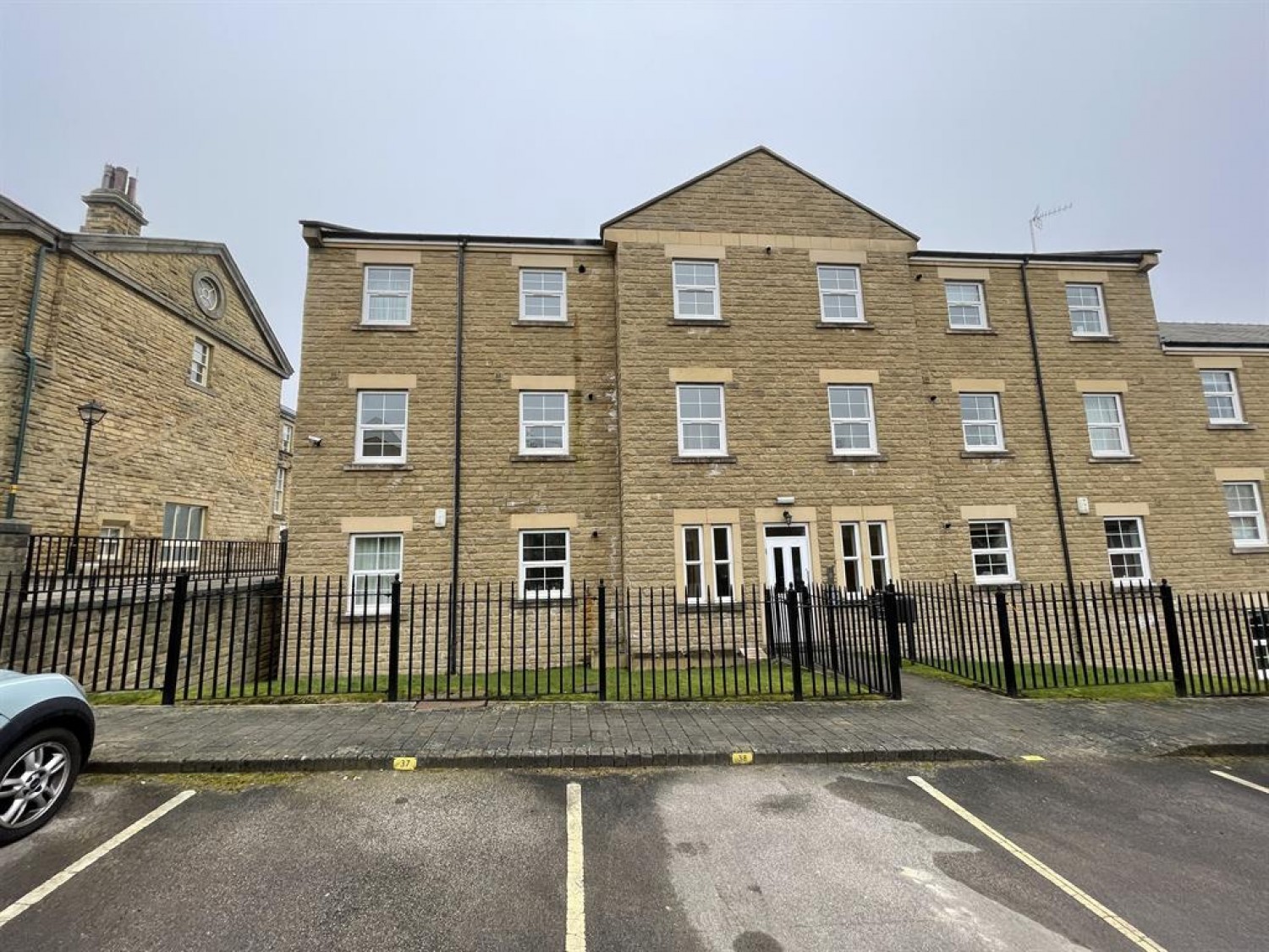 Stoneleigh Court, Leeds, West Yorkshire, LS17 8FN