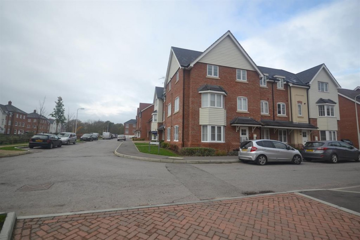 Jasmine Square, Woodley, RG5 4BW