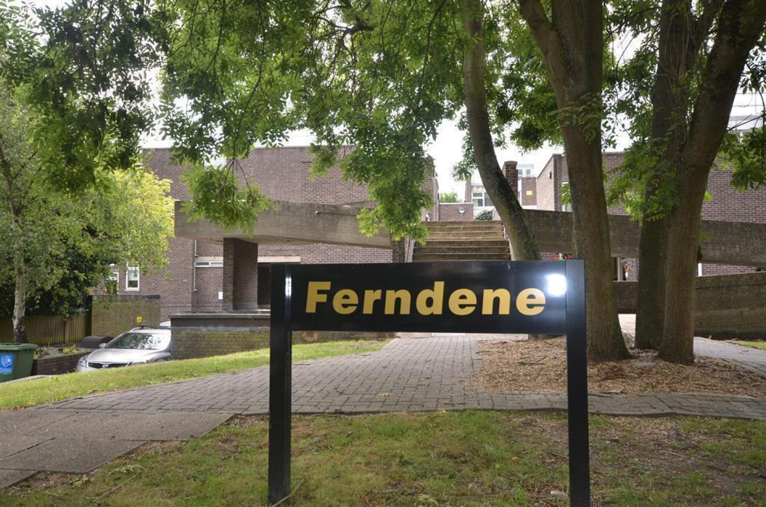 VERY LARGE 1 BEDROOM DUPLEX FLAT