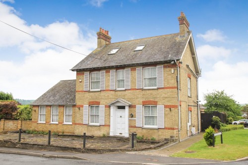 Castle Hill Road, Totternhoe