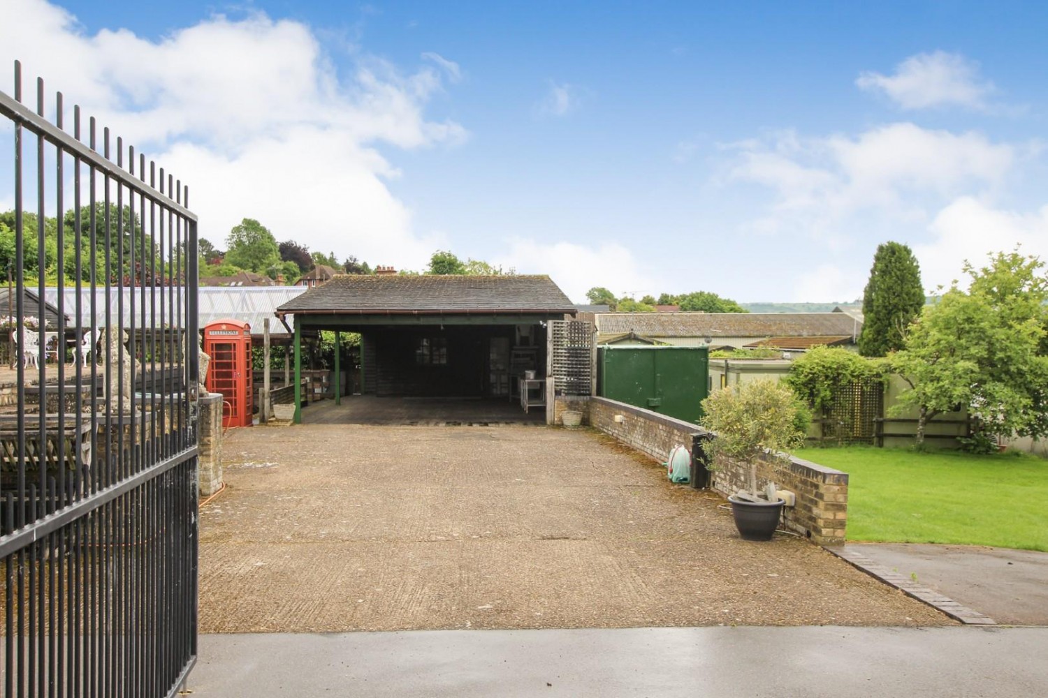 Castle Hill Road, Totternhoe