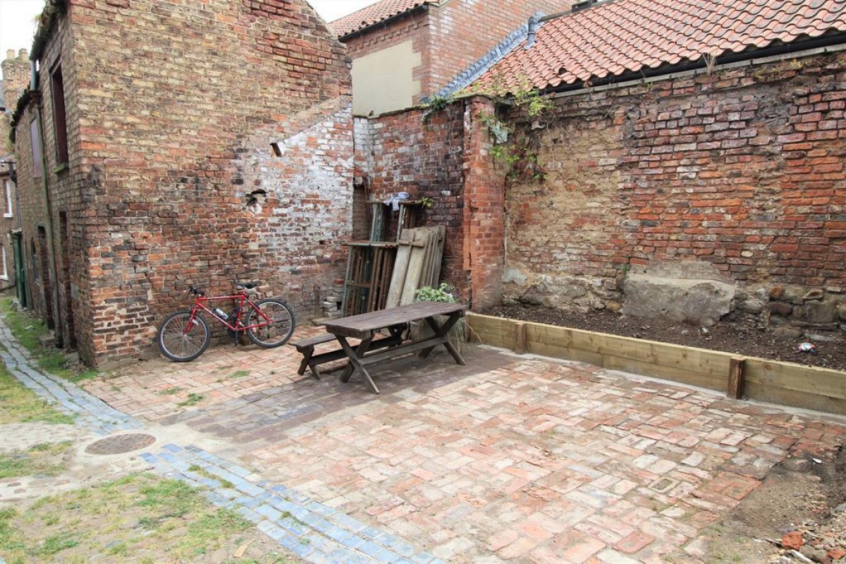 Johnsons Yard, Market Place, Thirsk, YO7 1PG