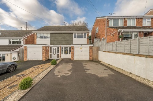 Chelford Crescent, Kingswinford, DY6 8PA