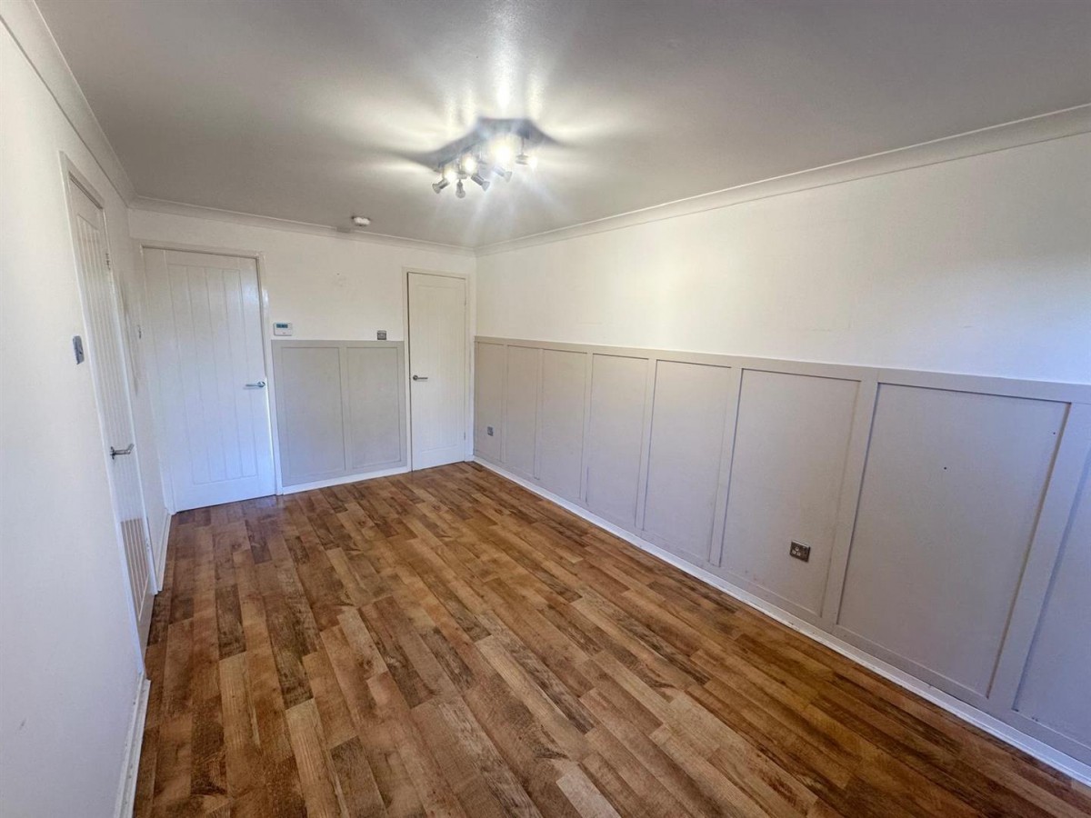 Flat 116C, Pine Court, Stourbridge, West Midlands