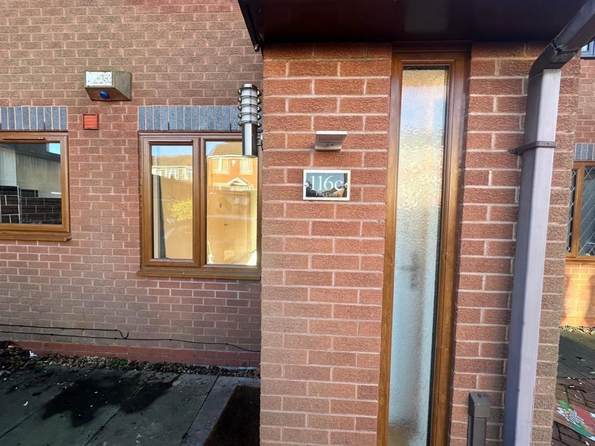 Flat 116C, Pine Court, Stourbridge, West Midlands