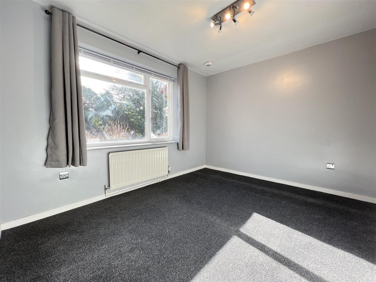 Flat 116C, Pine Court, Stourbridge, West Midlands