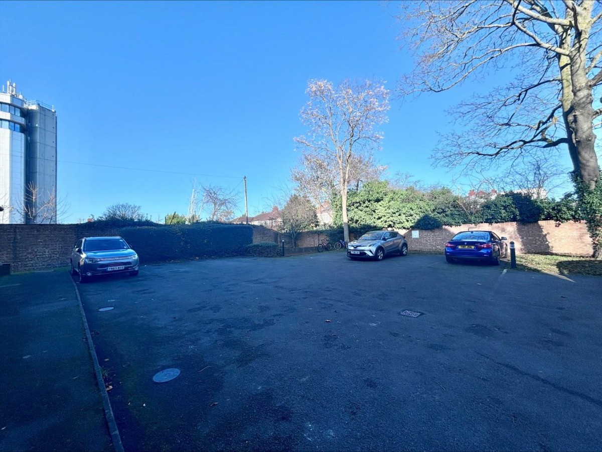 Gledwood Court, Gledwood Drive, Hayes, UB4 0AF
