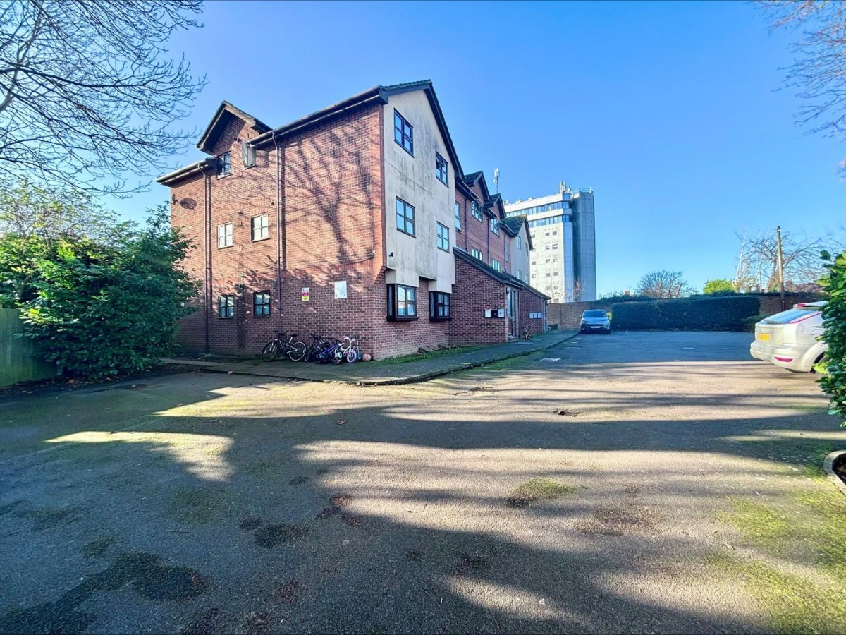 Gledwood Court, Gledwood Drive, Hayes, UB4 0AF