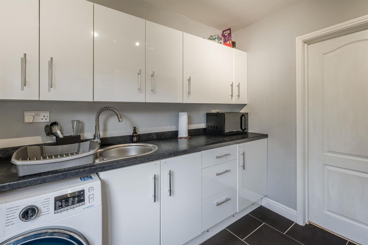 Rowan Rise, Kingswinford, DY6 8EE