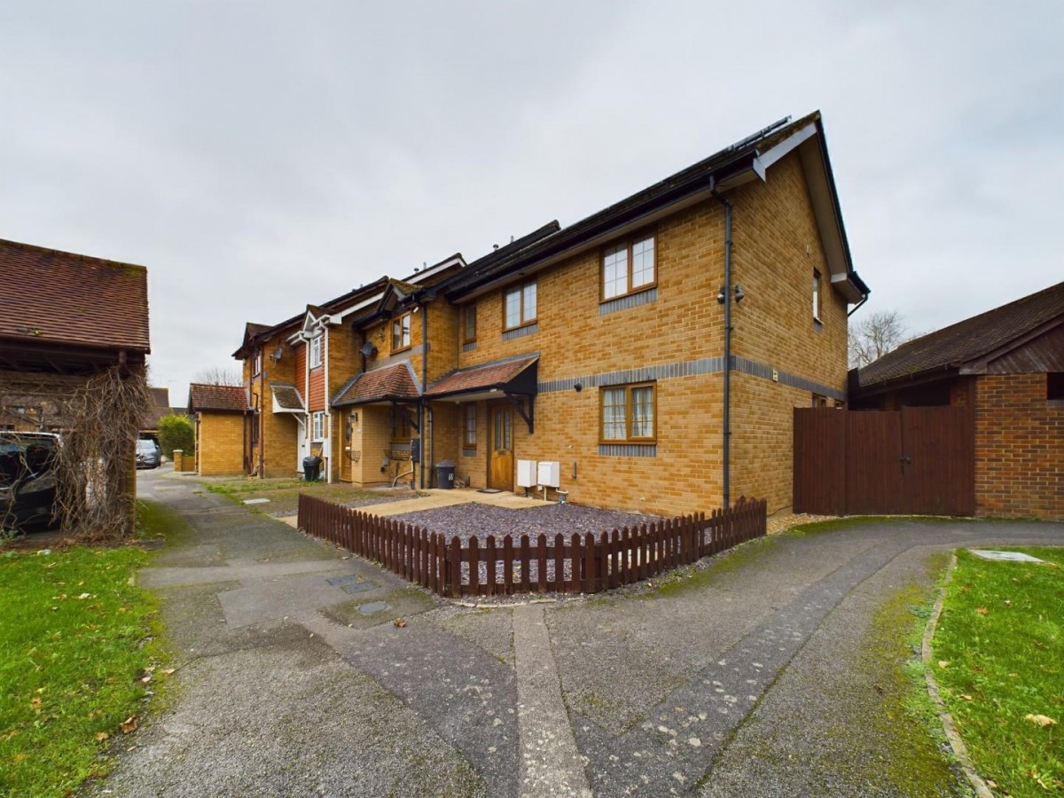 Willenhall Drive, Hayes, Middlesex, UB3 2UT