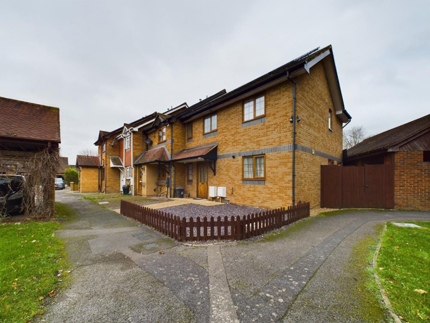 Willenhall Drive, Hayes, Middlesex, UB3 2UT