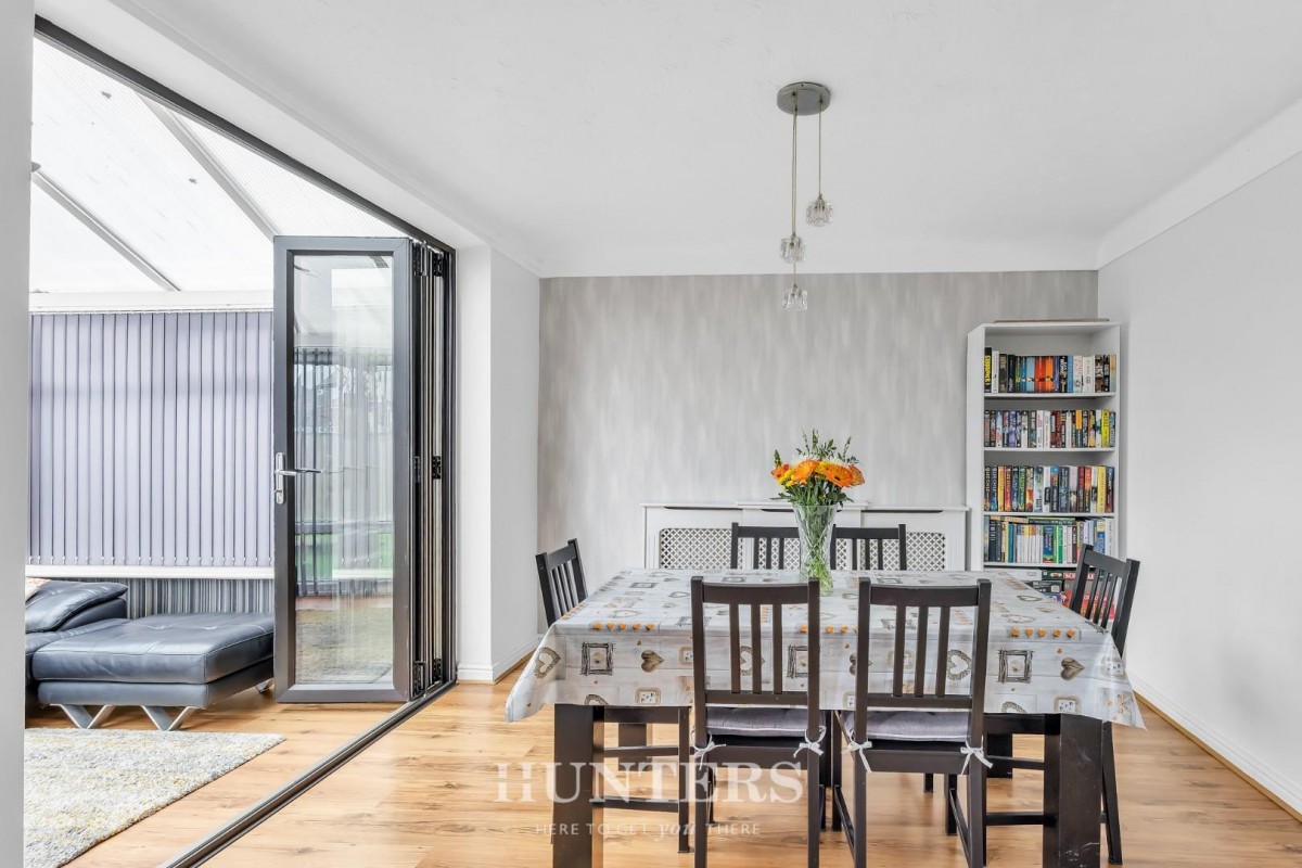Broomfield Crescent, Middleton