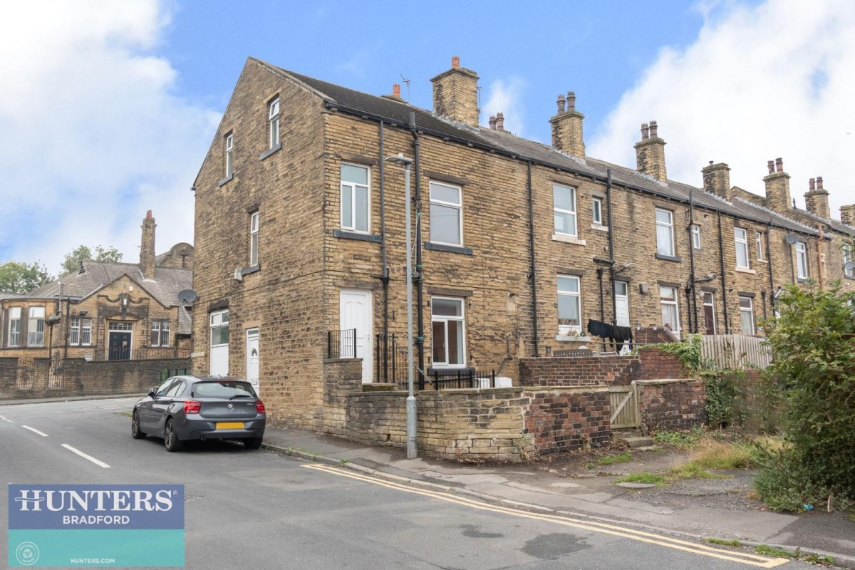 (SR) - HOUSE - Huddersfield Road Wyke, Bradford, West Yorkshire, BD12 8NB