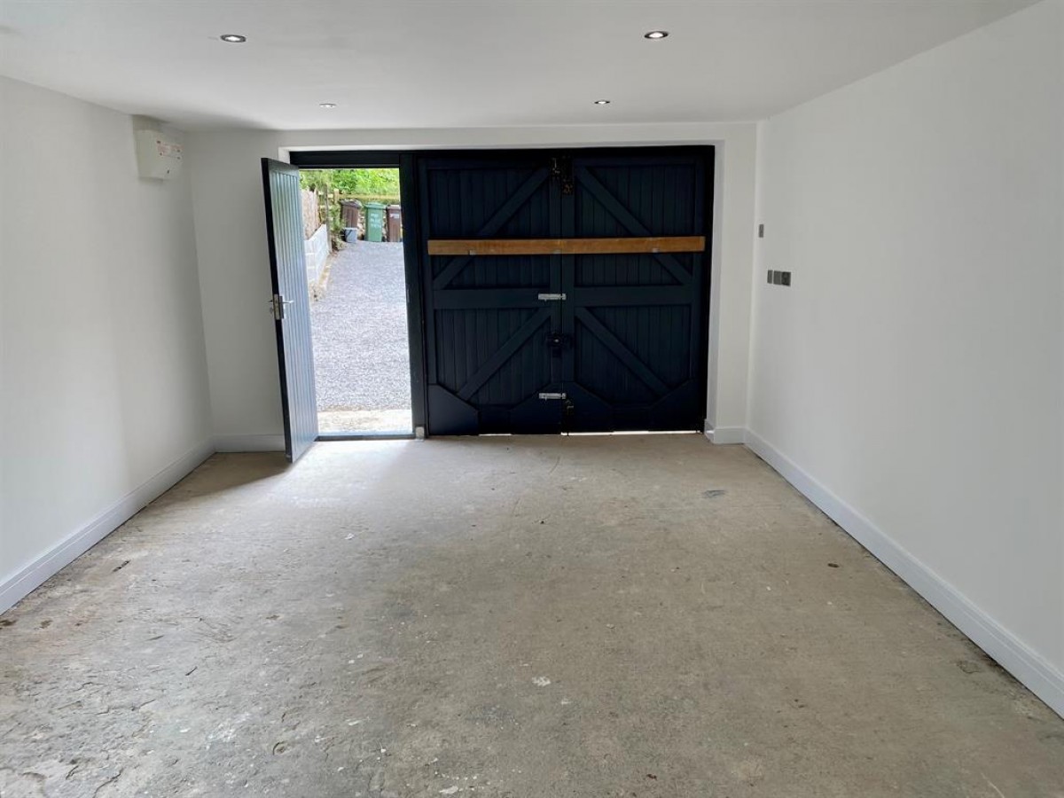 Stone, Berkeley, GL13 9JY