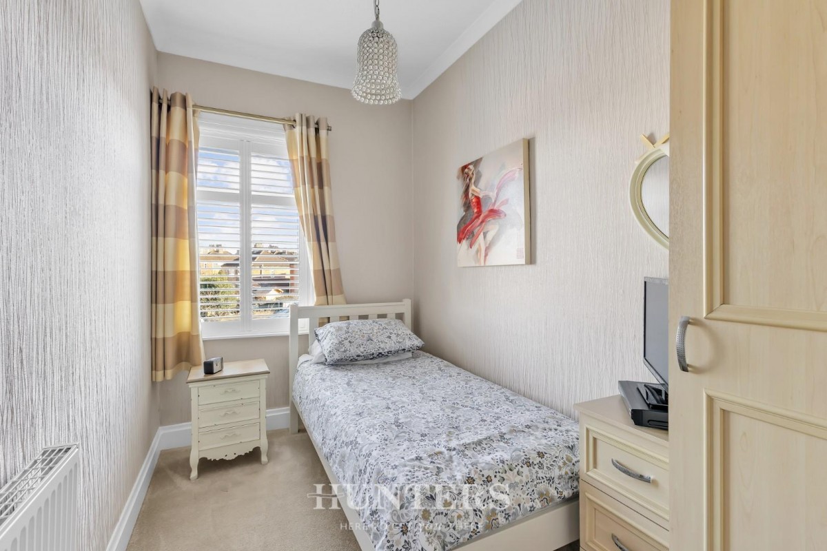 Kenyon Lane, Middleton M24