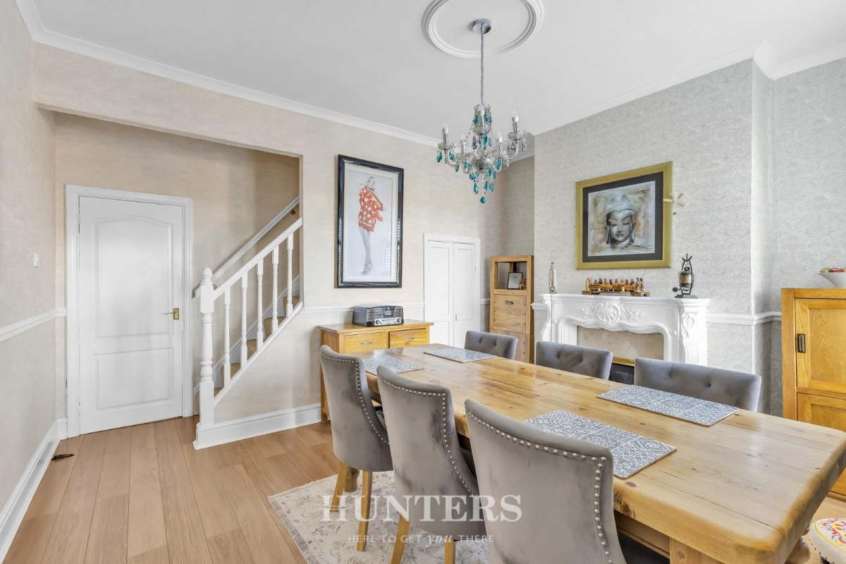 Kenyon Lane, Middleton M24