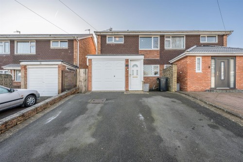 Helston Close, Stourbridge, DY8 5DA