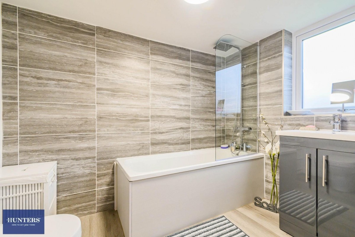 Whiteley Drive, Middleton, M24