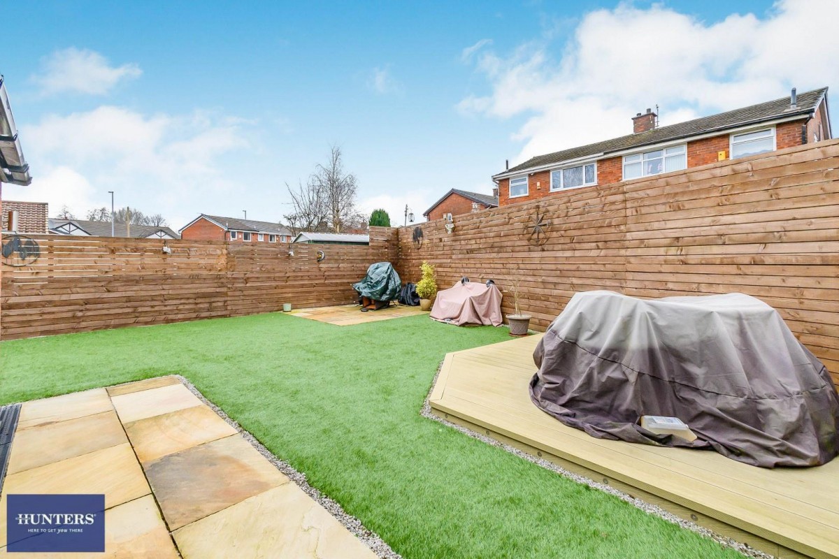 Whiteley Drive, Middleton, M24