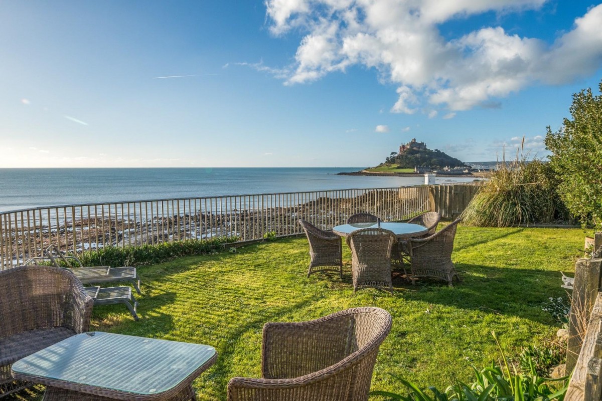 Oates Road, Marazion