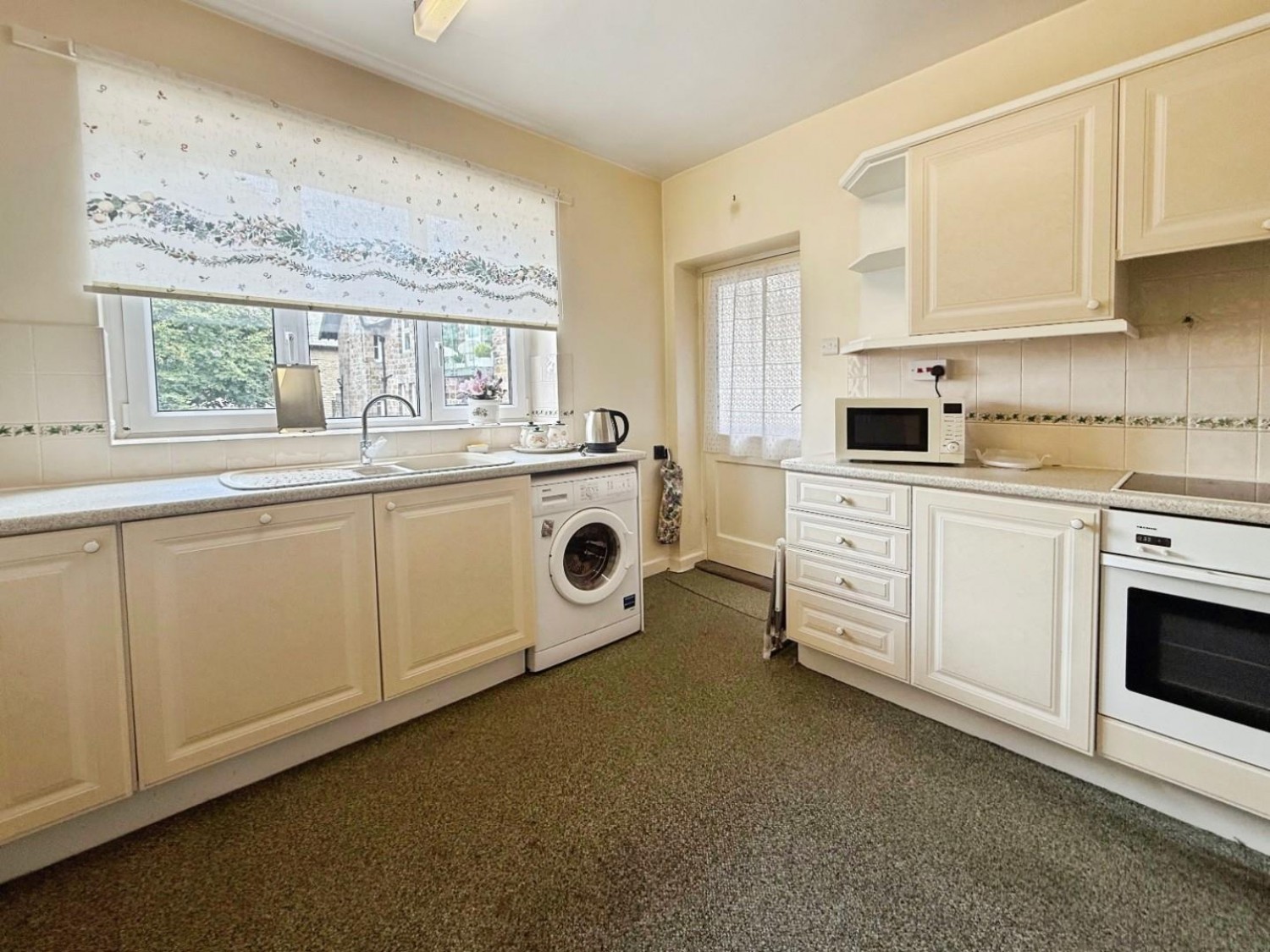 Stray Court Princes Villa Road, Harrogate, HG1 5RJ