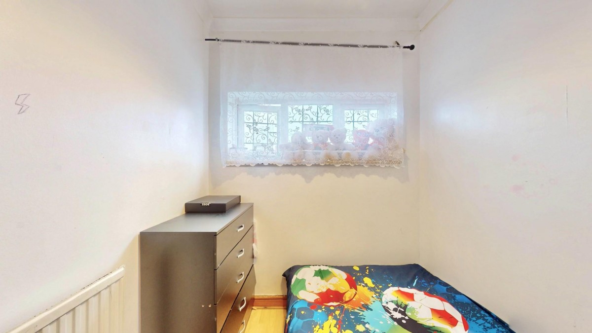 Tenterden Road, Dagenham, RM8