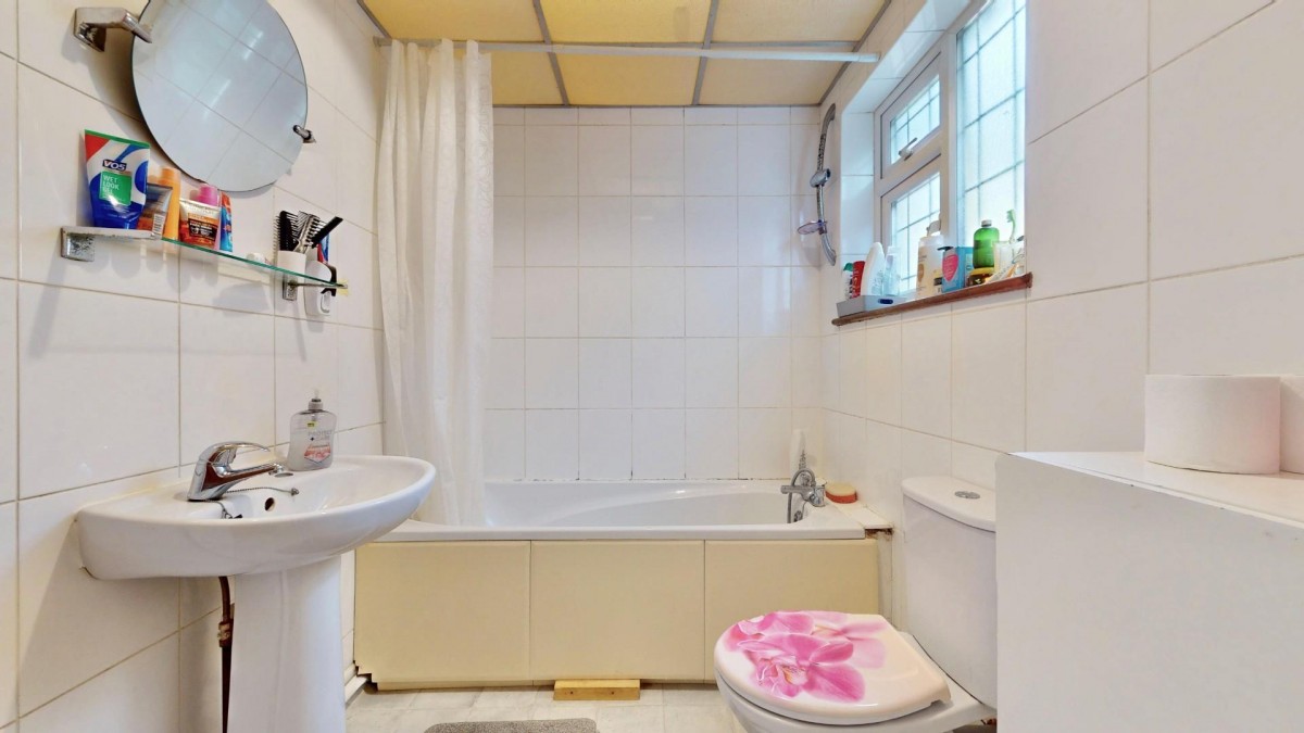 Tenterden Road, Dagenham, RM8