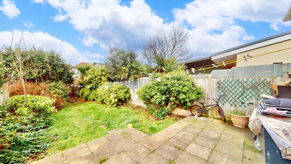 Tenterden Road, Dagenham, RM8