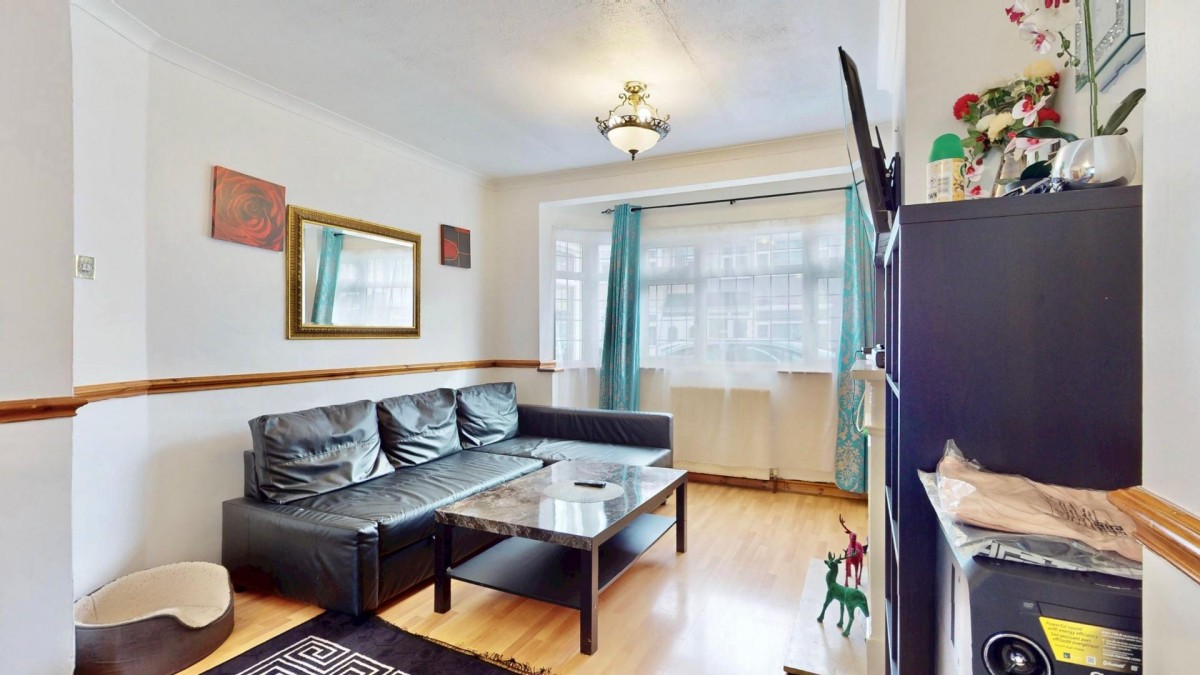 Tenterden Road, Dagenham, RM8