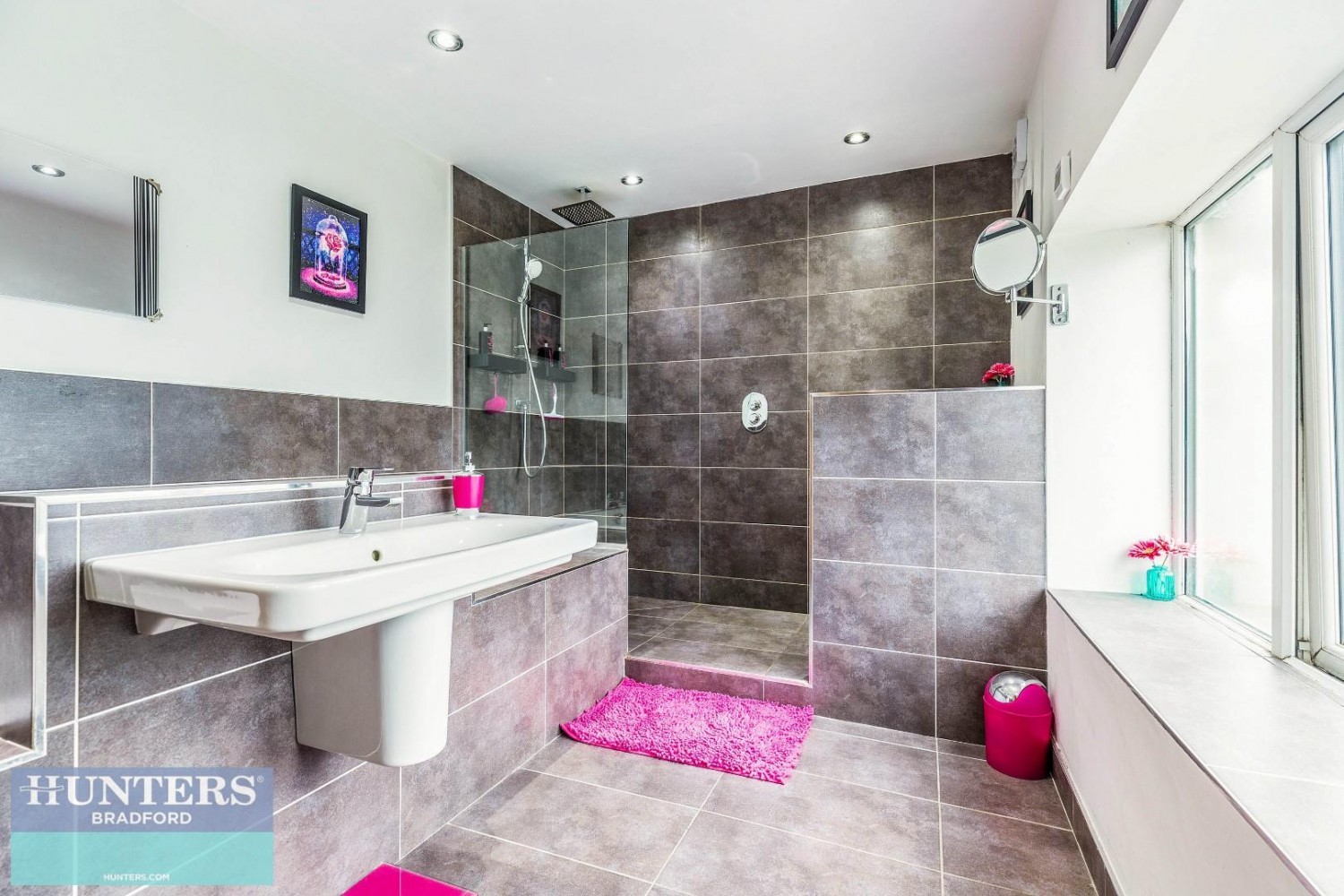 Lane Side, Queensbury, Bradford, West Yorkshire, BD13 1NE