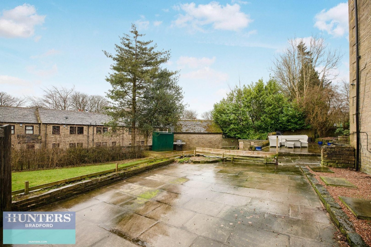 Lane Side, Queensbury, Bradford, West Yorkshire, BD13 1NE