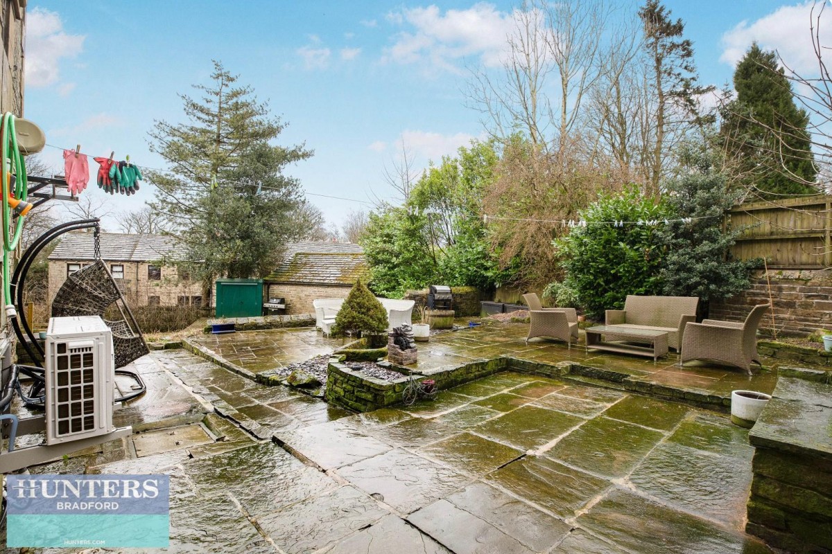 Lane Side, Queensbury, Bradford, West Yorkshire, BD13 1NE