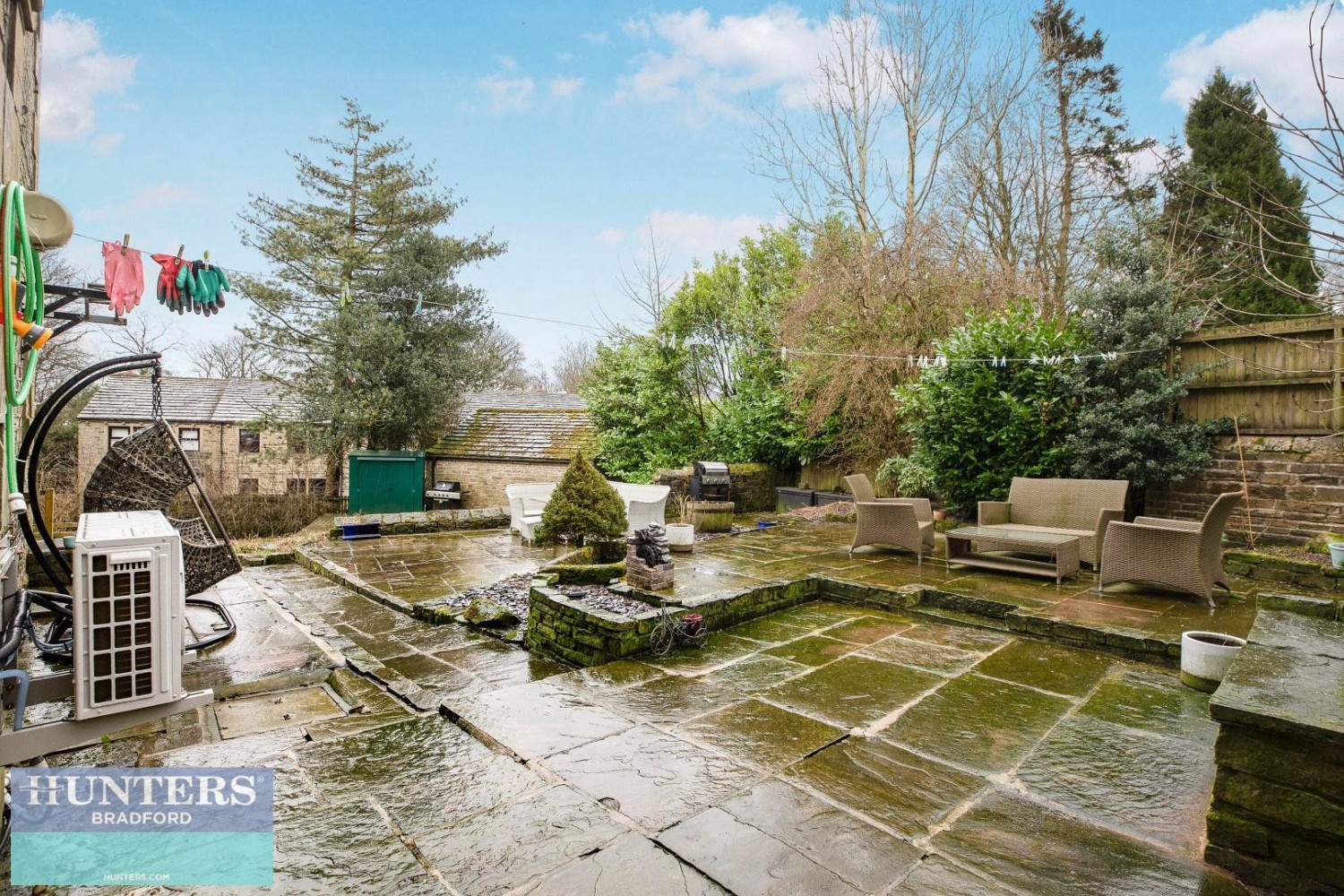 Lane Side, Queensbury, Bradford, West Yorkshire, BD13 1NE