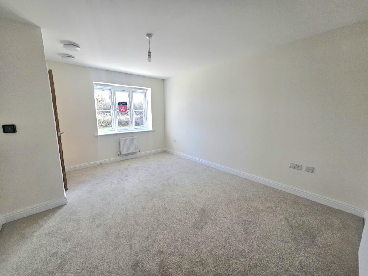 Lister Gardens, Cam, Dursley
