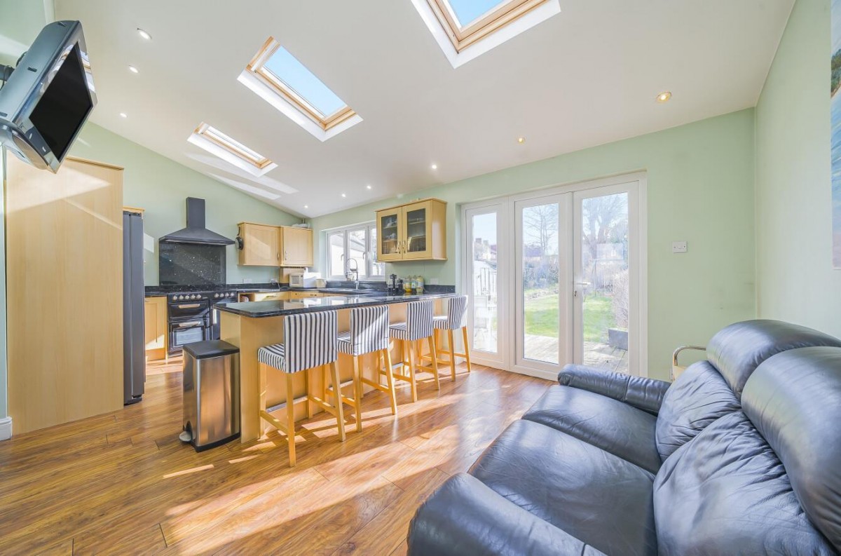 Hazelbank Road, London, SE6 1LR