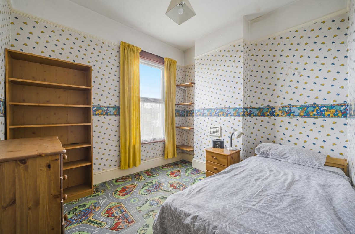 Hazelbank Road, London, SE6 1LR