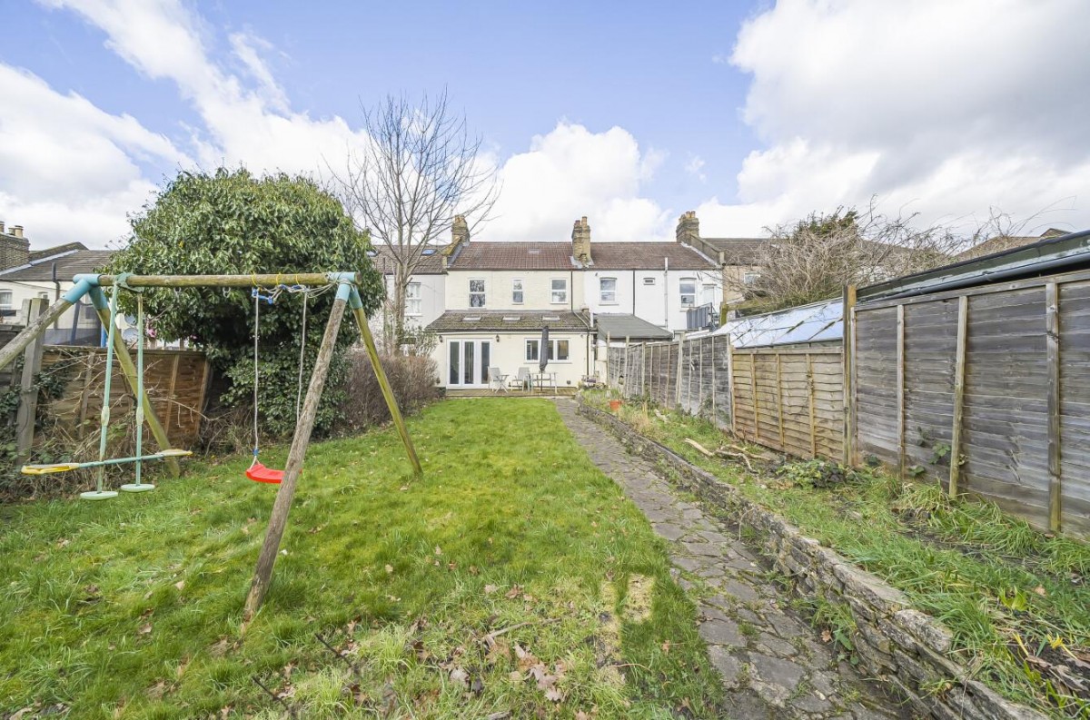 Hazelbank Road, London, SE6 1LR