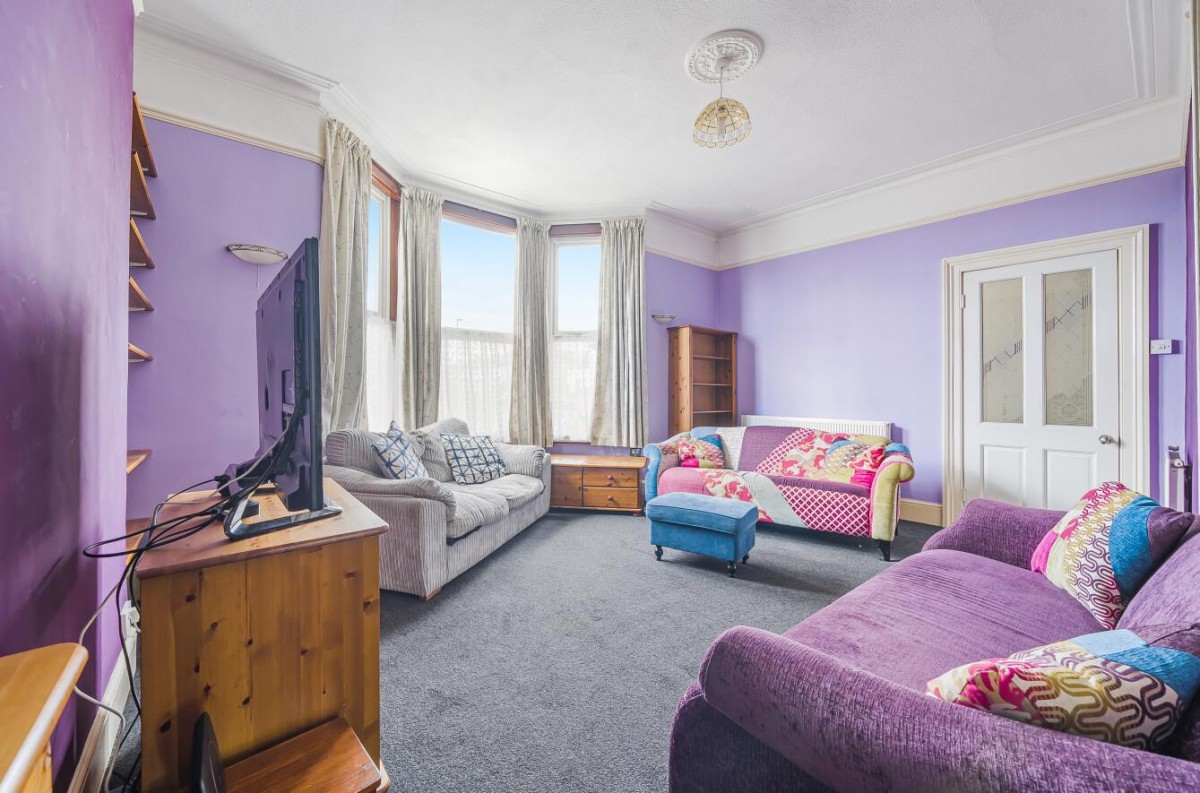 Hazelbank Road, London, SE6 1LR