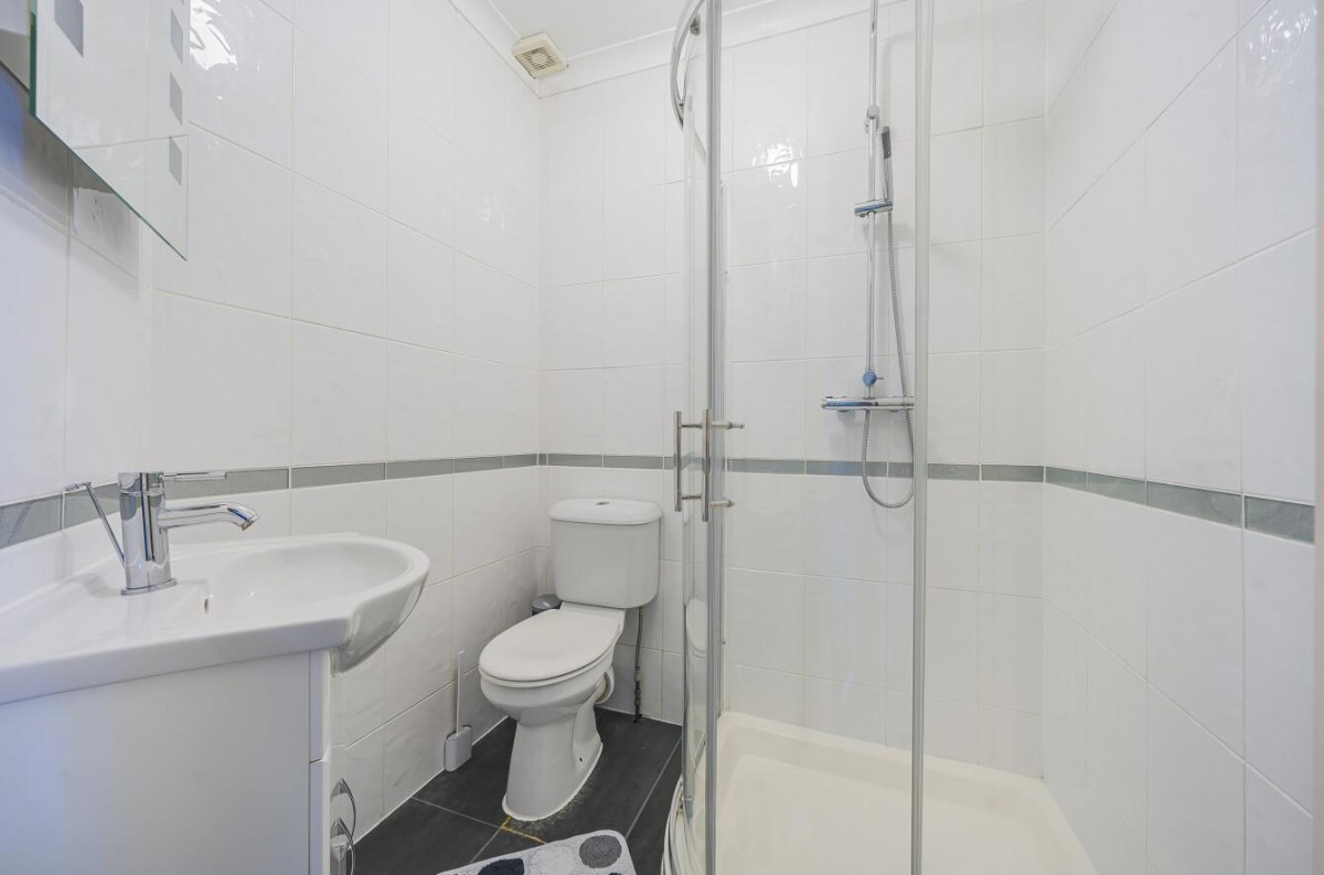 Hazelbank Road, London, SE6 1LR