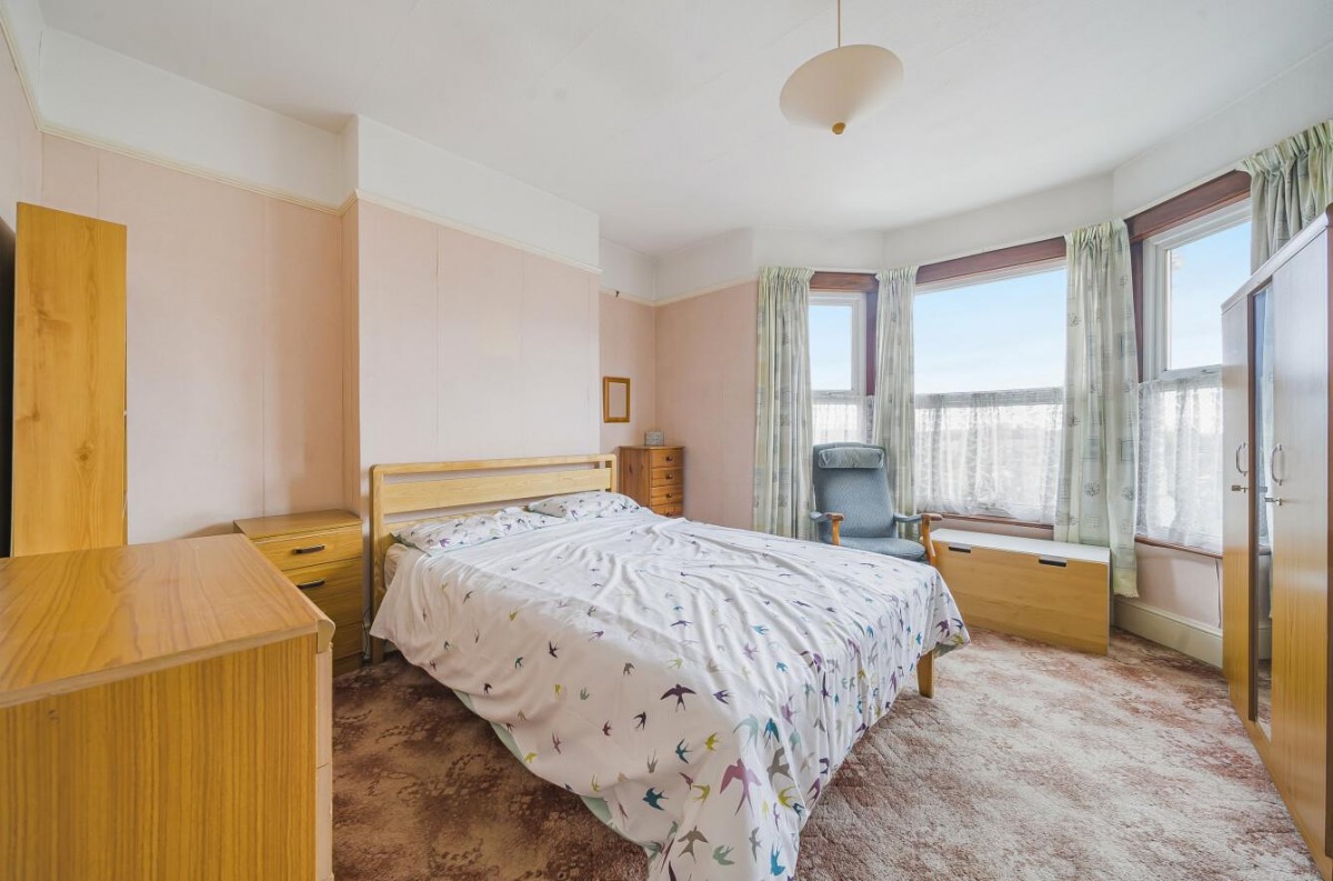 Hazelbank Road, London, SE6 1LR