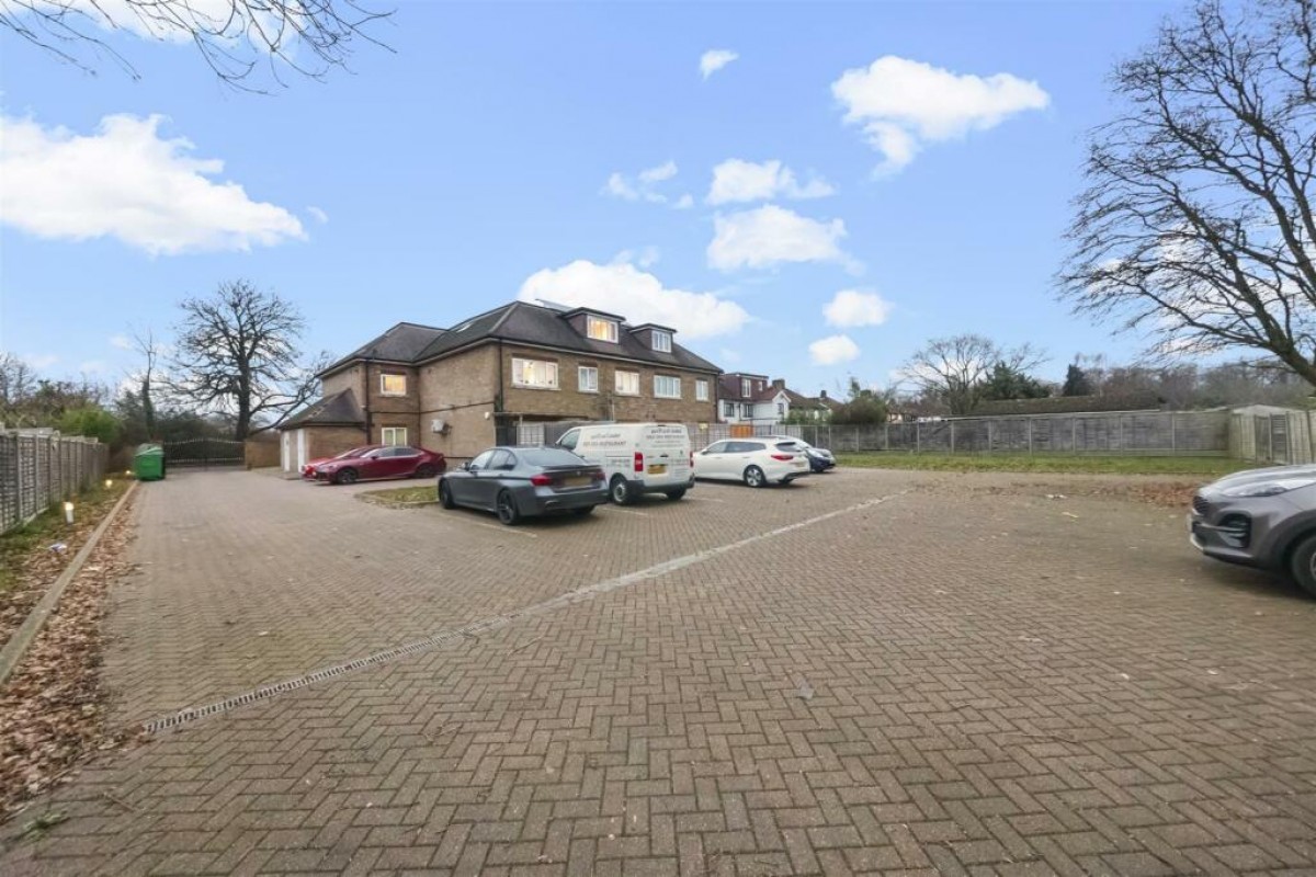 Oakland Court, Cranford Lane, Hayes, UB3 5HD