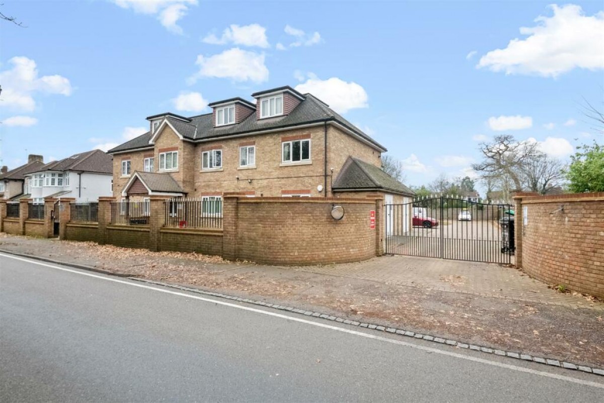Oakland Court, Cranford Lane, Hayes, UB3 5HD